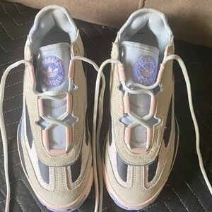 Adidas for women Size seven and a half excellent condition